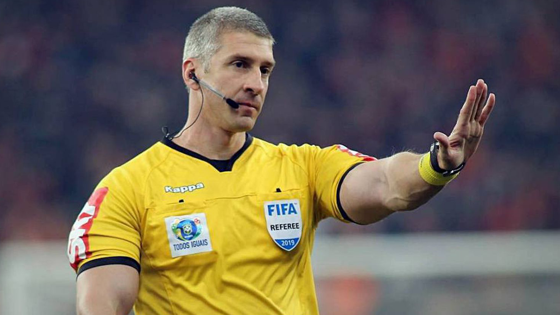 Being a referee in Brazilian soccer is no easy task. (Photo internet reproduction)