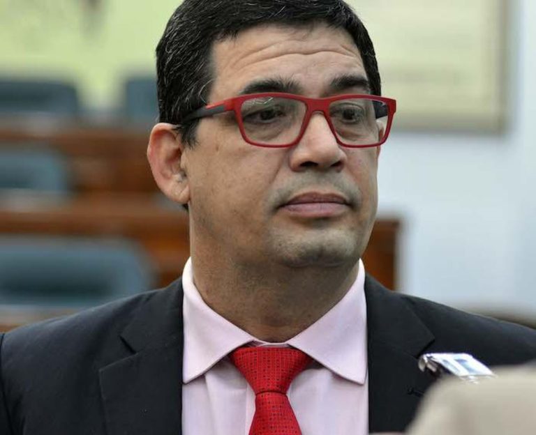 Accused of corruption, Paraguay’s vice president changes his position and remains in office