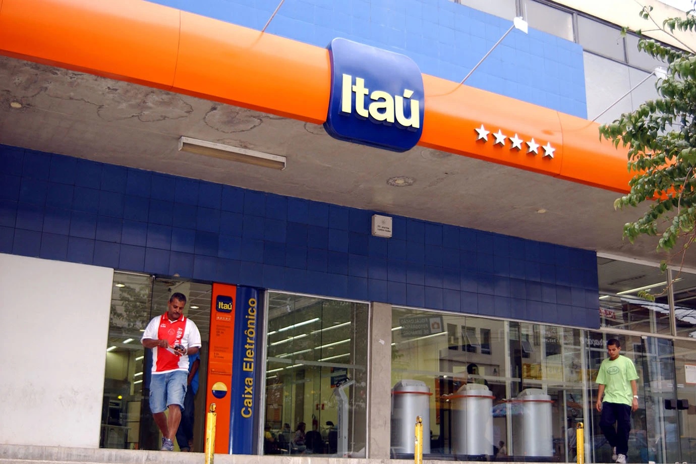 Itaú appears in first place on the list, with a value of R$36.4 billion (US$7.1 billion). The bank had an increase of 28.5% compared to 2021.