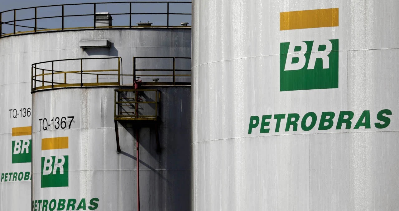 With the recent drop in commodity prices, Petrobras announced the third straight price reduction in less than a month last week.