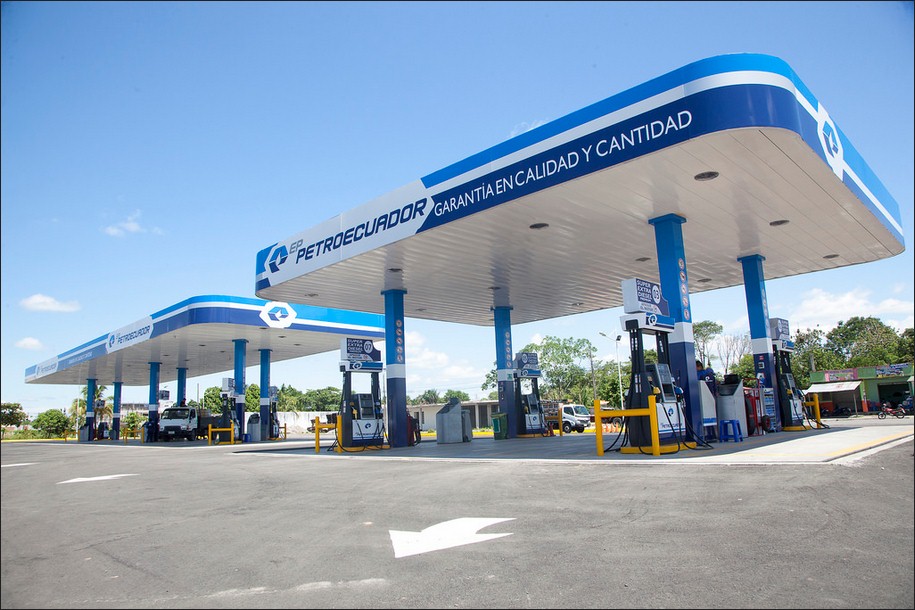 Ecuador is an oil exporting country, but must import gasoline to supply the domestic market.