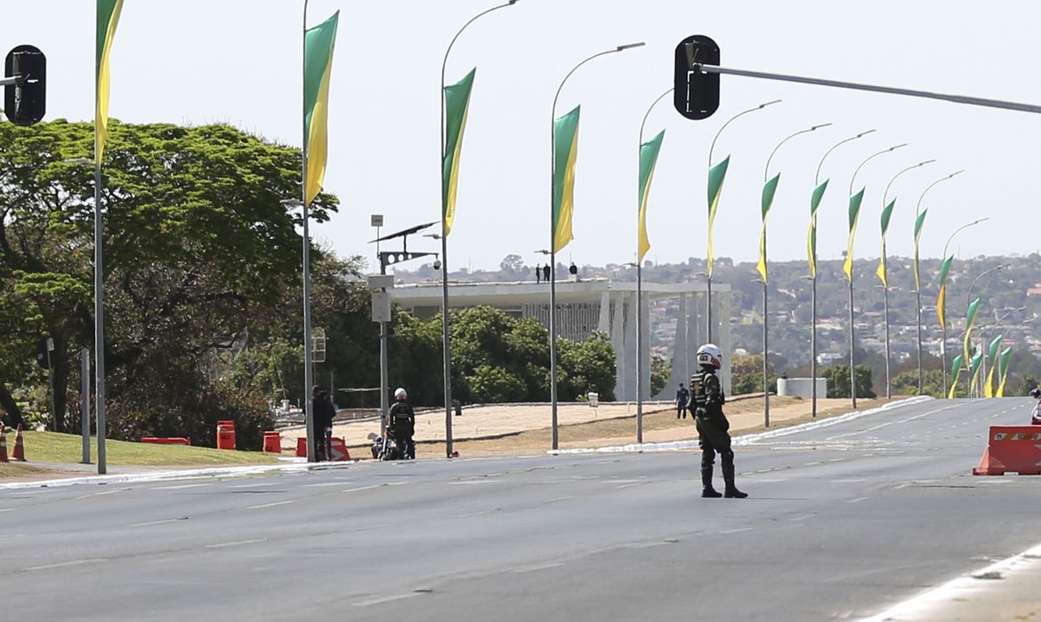 Brasília's main avenue was blocked on Tuesday, September 6.