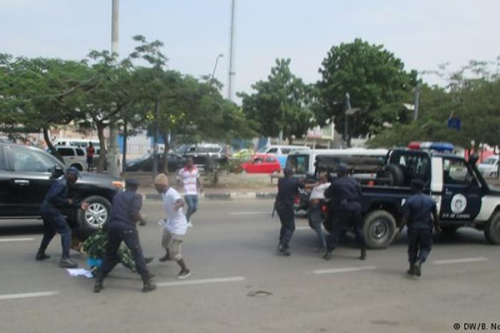 People's freedom is being violated at Angola elections; police intimdate, beat, arrest. (Photo internet reproduction]