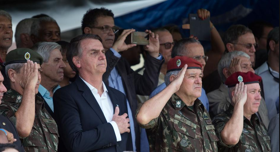 Brazilian army chiefs with Jair Bolsonaro. (Photo internet reproduction)