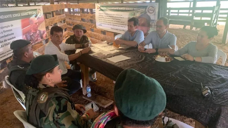 Colombian government begins informal talks with dissidents of FARC guerrillas