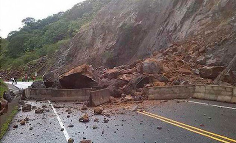 Several dead and dozens injured by a landslide in Costa Rica