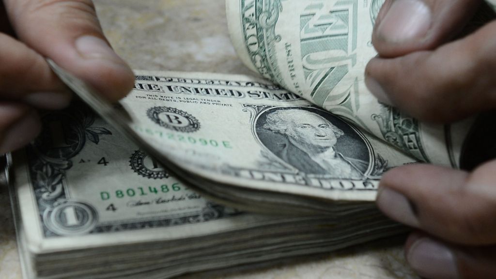 , The Bolivian government says low dollar liquidity in the country is transitory