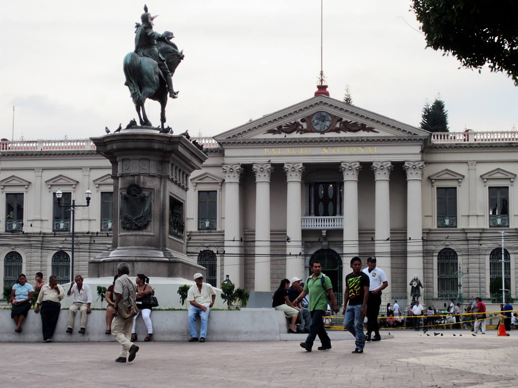 National palace, El Salvador. (Photo internet reproduction)