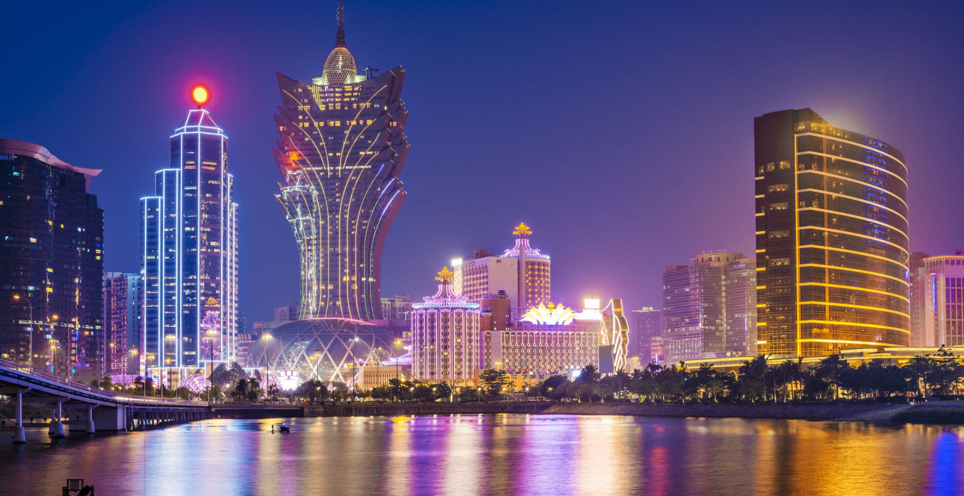 Macau offers China-style architecture and gambling. (Photo internet reproduction)