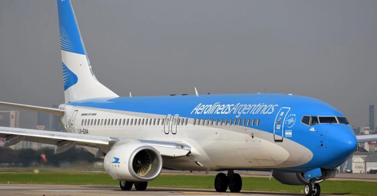 Deficit of Aerolineas Argentinas: 20 pilots per plane and 200 rooms per night