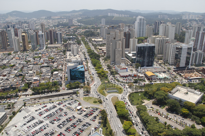 Barueri is located in the metropolitan region of São Paulo City and has a population of 279,700 inhabitants.