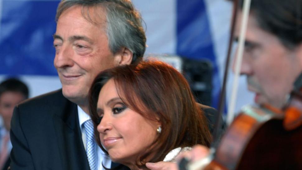 Nestor and Cristina Kirchner. (Photo internet reproduction)