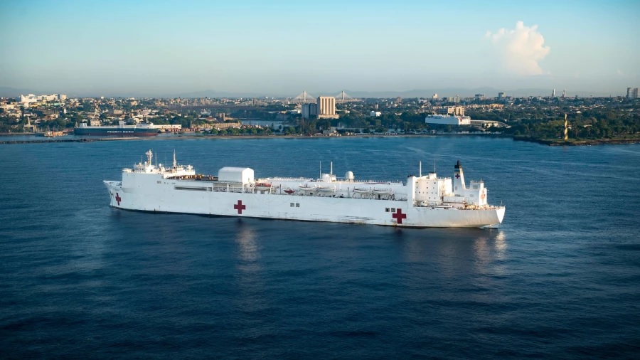 USNS Comfort on its arrival in the Dominican Republic in 2019.