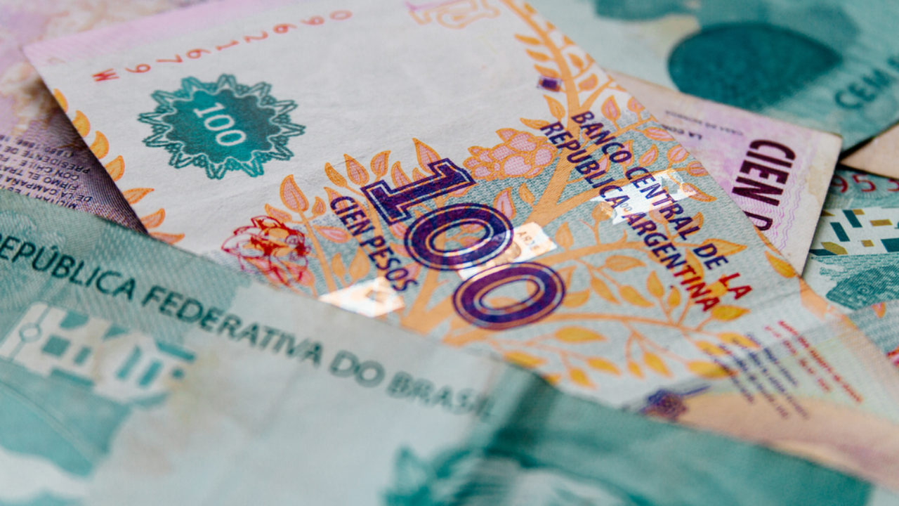pesos-e-reais