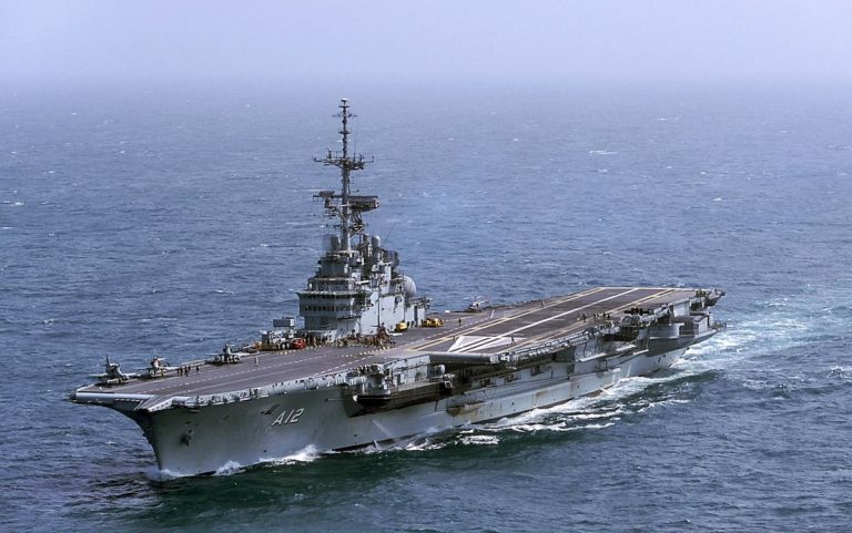 The old aircraft carrier São Paulo returns to Brazil