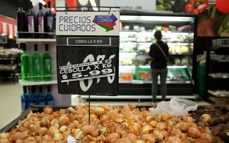 Retail price inflation in Argentina up 233% since Fernández took office