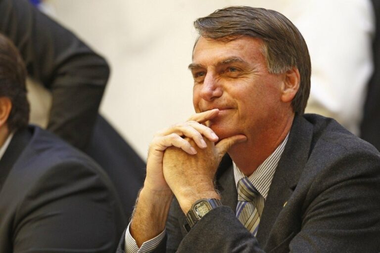 Bolsonaro says he will keep Guedes and all other ministers if elected