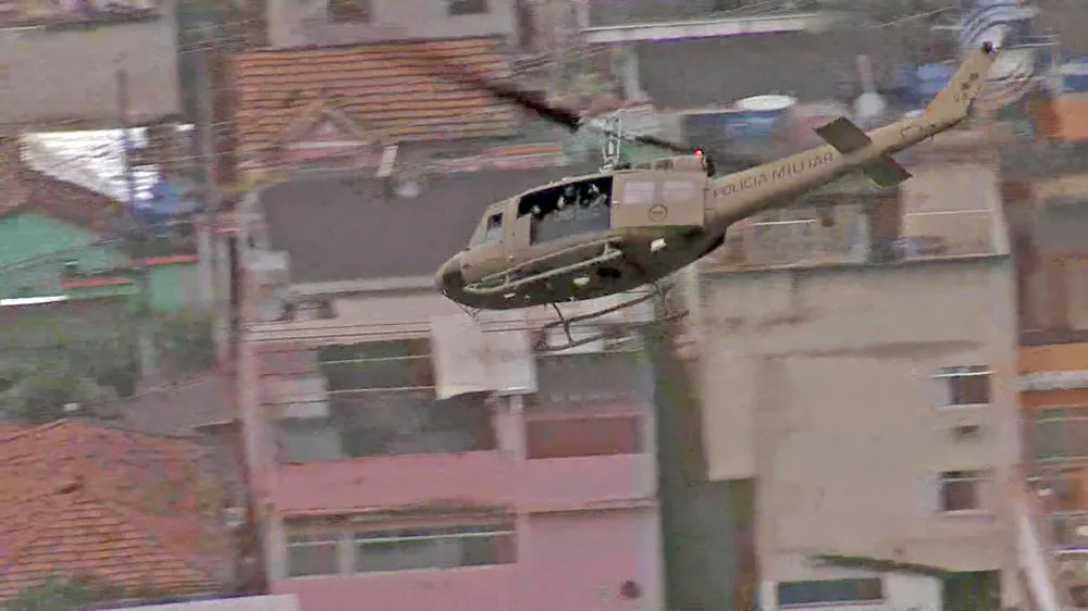 Once again, residents of Campinho in Rio's North Zone are facing a night of war with violent shootings between criminals. (Photo internet reproduction)