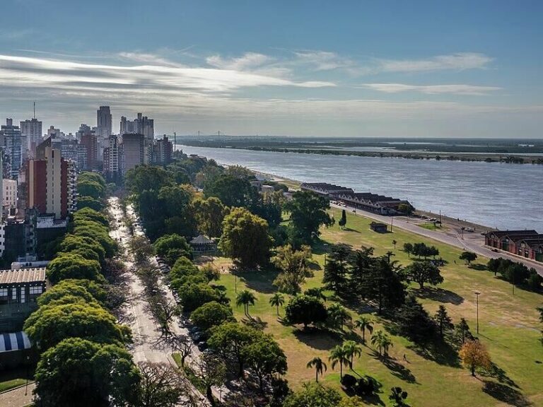 The flooding of the Paraná River keeps the authorities of Argentina and Paraguay in suspense