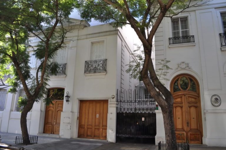 Mexican Embassy in Buenos Aires has been taken over by a former employee