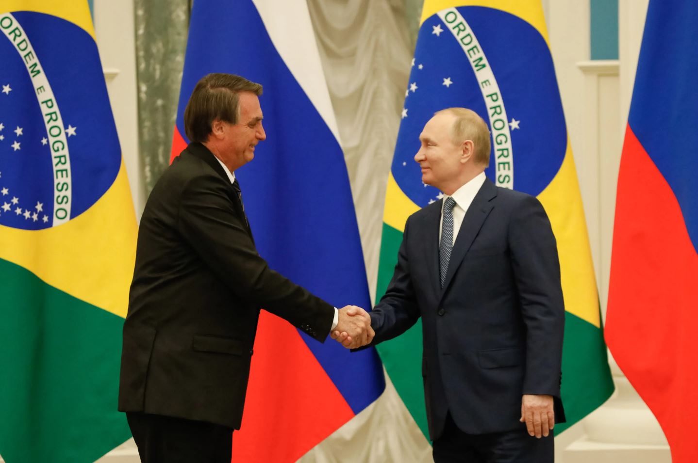 Brazilian President Jair Bolsonaro (left) and Russian President Vladimir Putin (left).