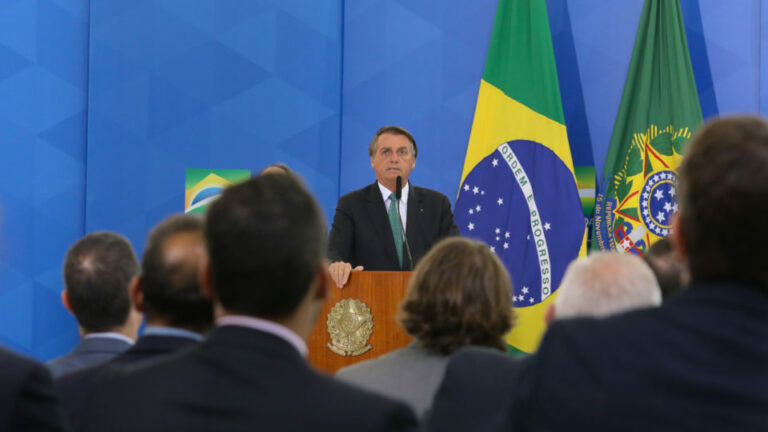 Ipec survey: 23% believe Brazil is governed democratically, 17% that it is not democratic