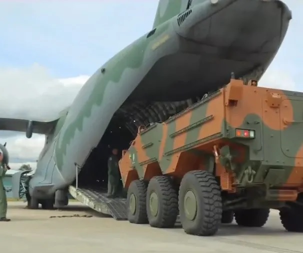 Brazil transports the Guarani and M-113 armored vehicles aboard a KC-390