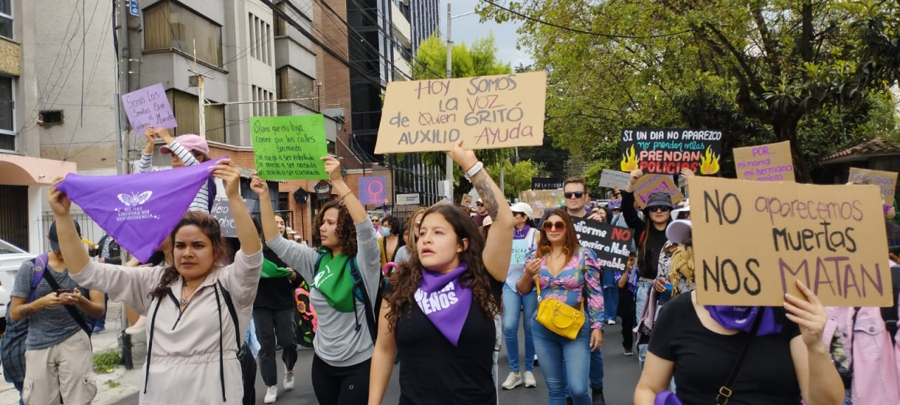 Protesters in Ecuador demand government action to stop femicides. (Photo internet reproduction)