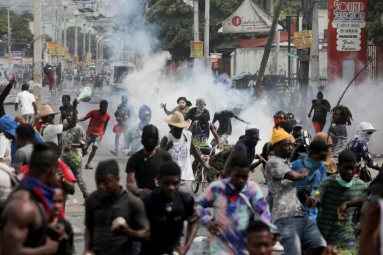 Clashes and looting in Haiti
