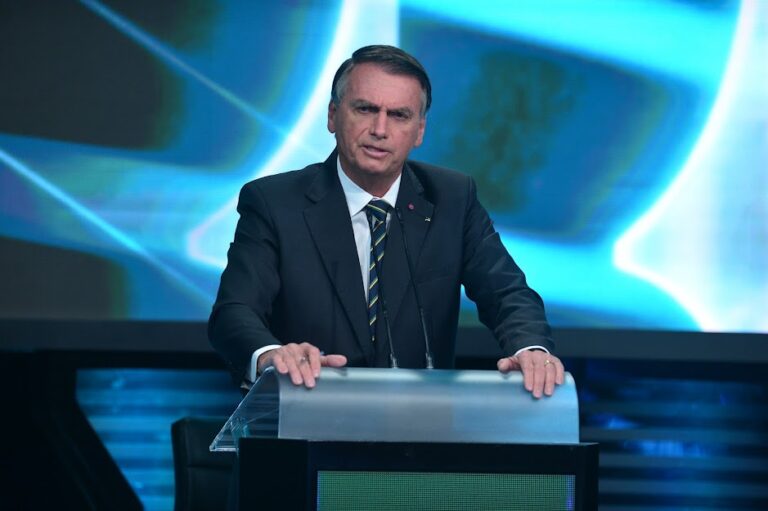 Bolsonaro denounces election campaign censorship, calls Lula da Silva “head of criminal organization”