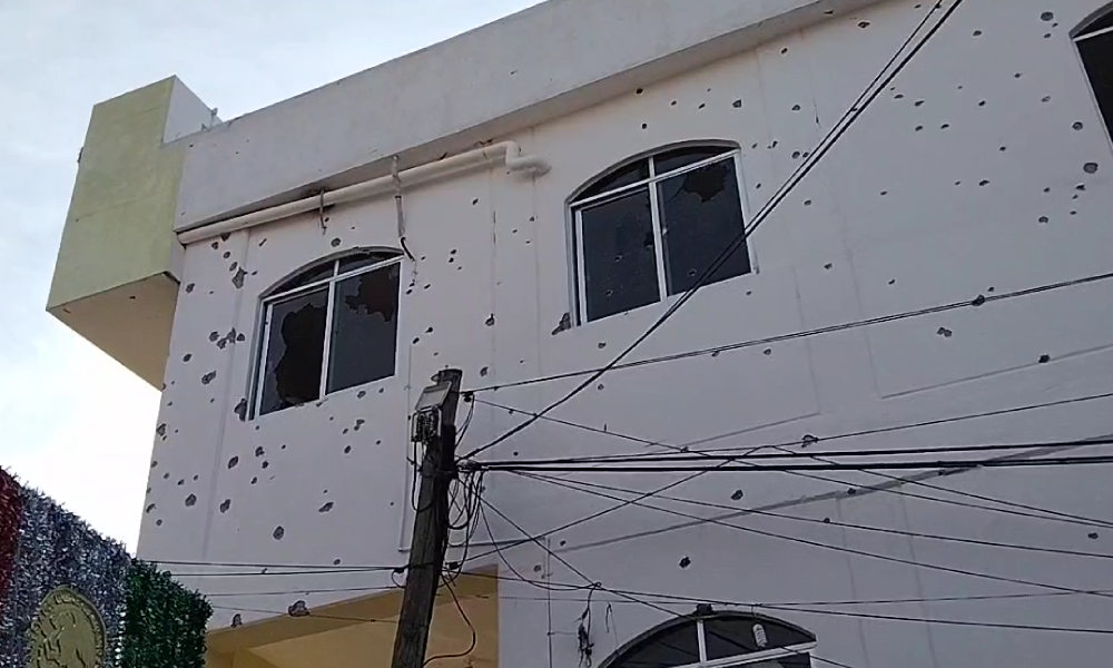 An armed group opened fire at the San Miguel Totolapan City Hall.