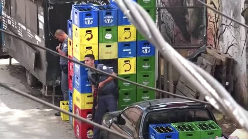 Firefight hampers Tarcisio's campaign in one of São Paulo's largest favelas.
