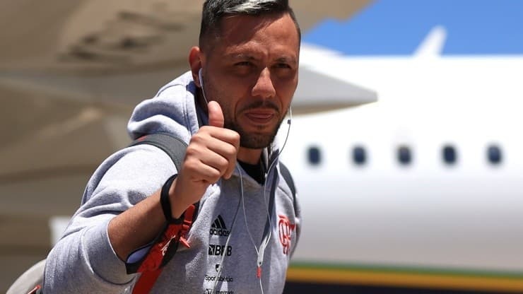 Diego Alves agrees on salary basis and is about to be announced by major Brazilian club