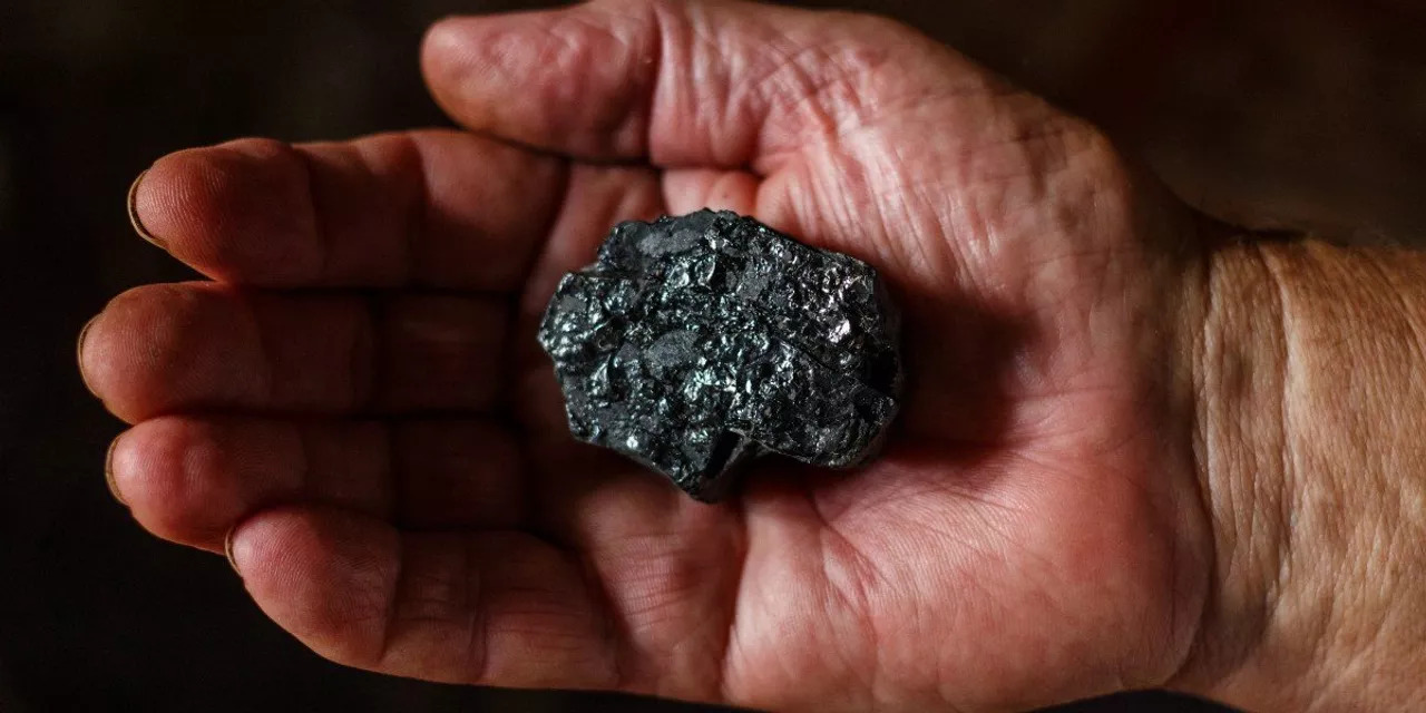 Coal has become the only option for many. (Photo internet reproduction)