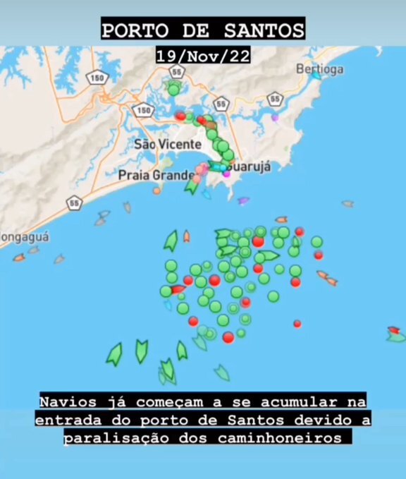 Ships are already starting to pile up at the entrance of the port of Santos due to the truck drivers' strike. (Photo internet reproduction)
