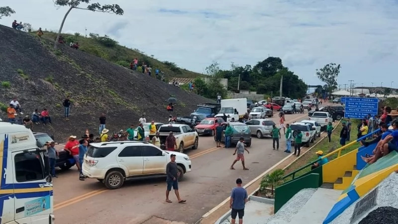 Pro-Bolsonaro group blocks Brazil's border with Venezuela. (Photo internet reproduction)