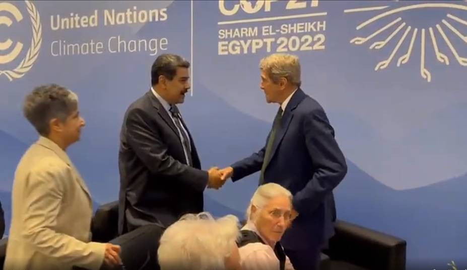 Nicolás Maduro (left) and John Kerry (right).