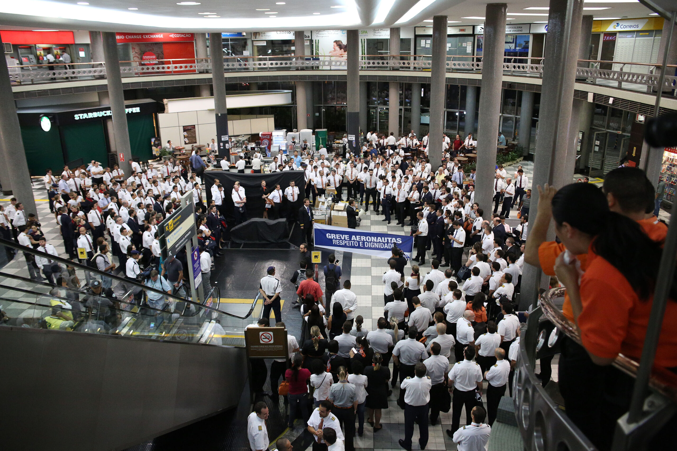 Brazilian air transporters employees hold strike scheduled for Monday