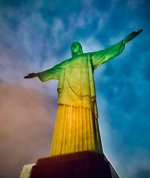 Christ the Redeemer lights up with the colors of Brazil in tribute to Pelé