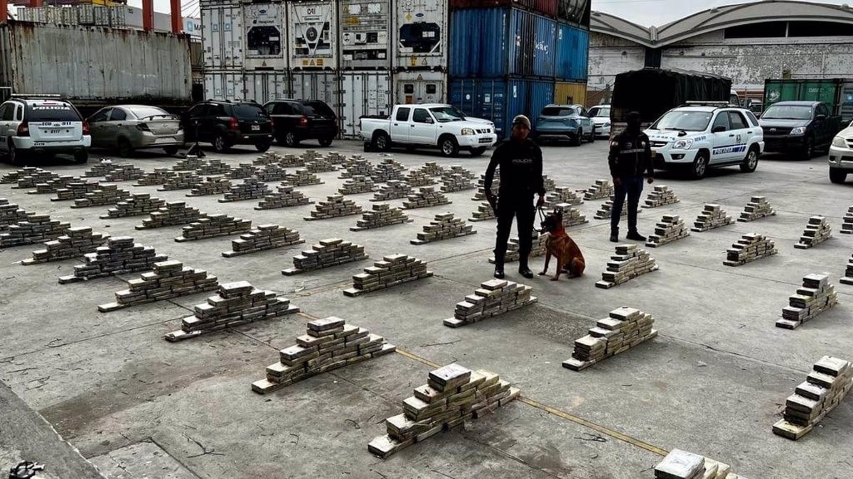 Ecuador Police-Drugs