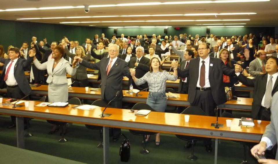 Evangelical Parliamentary Front in Brazilian Congress will have a record number of members in the next legislature. (Photo internet reproduction)