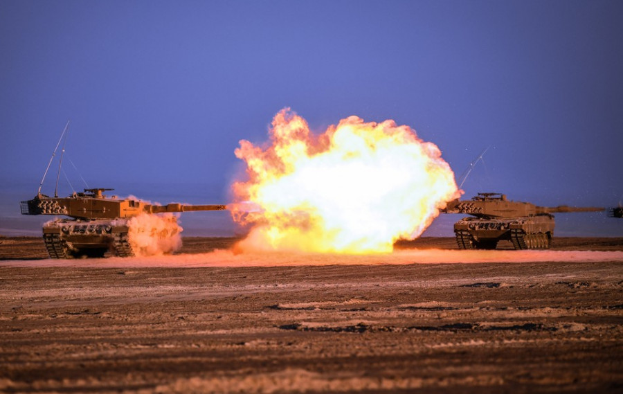 Leopard 2A4 shooting
