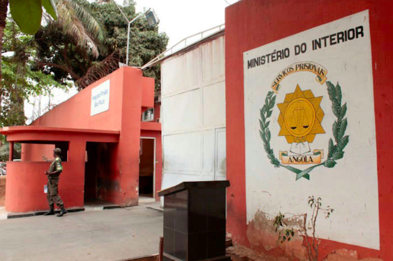 Authorities indicate that Angolan jails are overcrowded with 4,000 inmates in excess