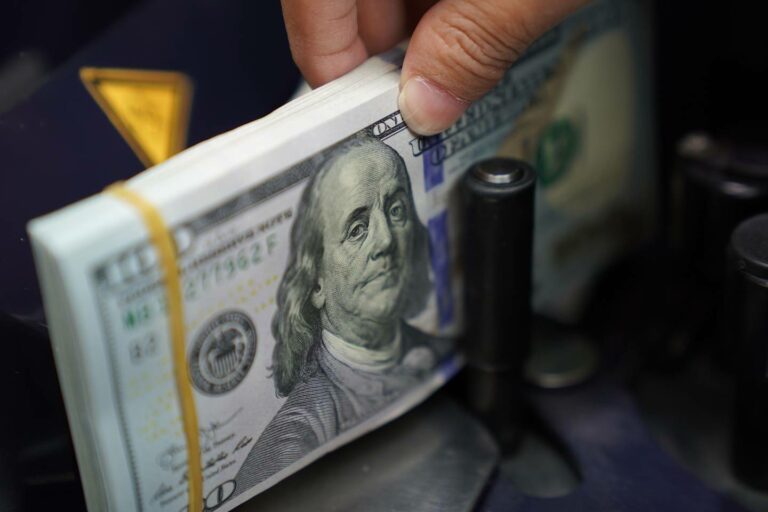 Colombia feels the loss of investment grade in sale of dollar bonds