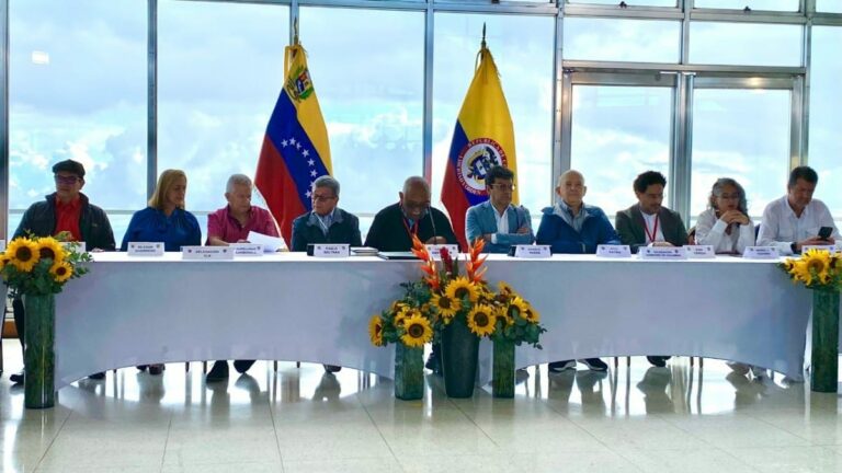 Colombia: Petro and the ELN conclude the first stage of their negotiations