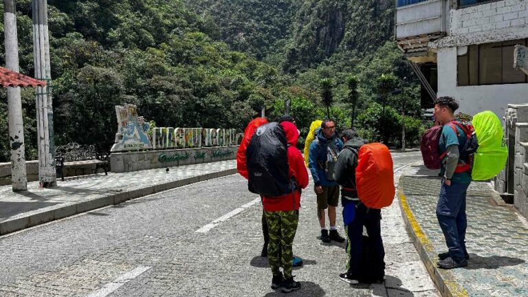Tourists are rescued from Machu Picchu after lockdown