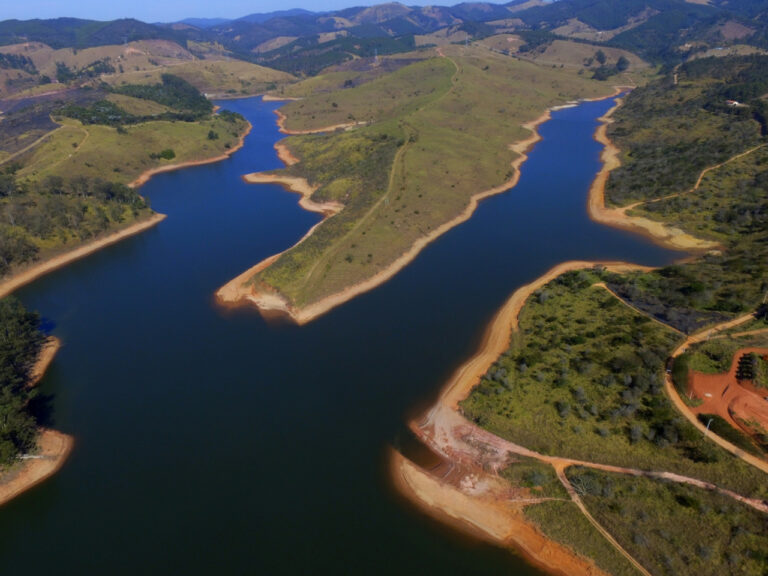 Level of São Paulo’s main water reservoir improves slowly and operates at over 50% of its capacity