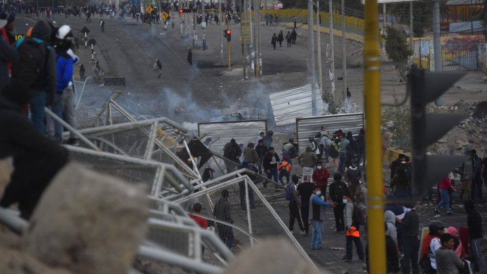 Peruvian police and military repel attack on Arequipa airport