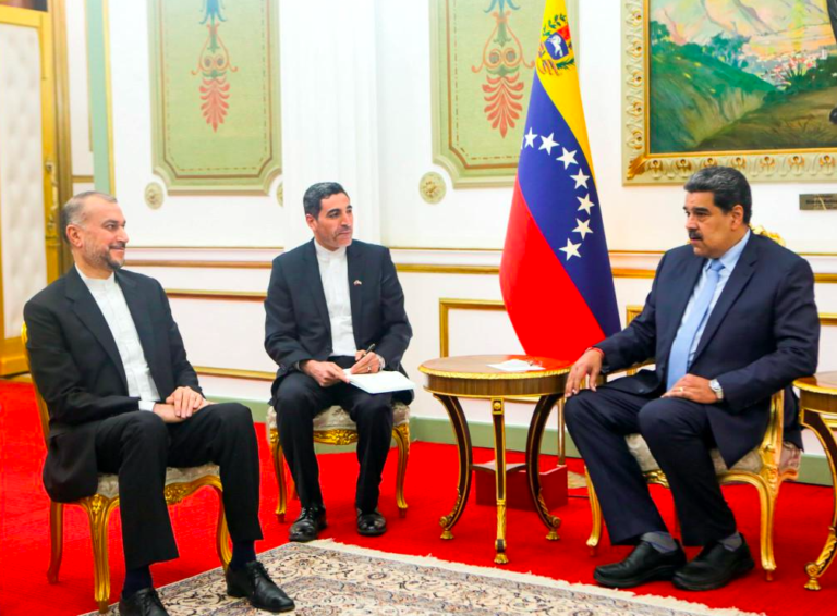 Venezuela and Iran will modernize a huge oil complex