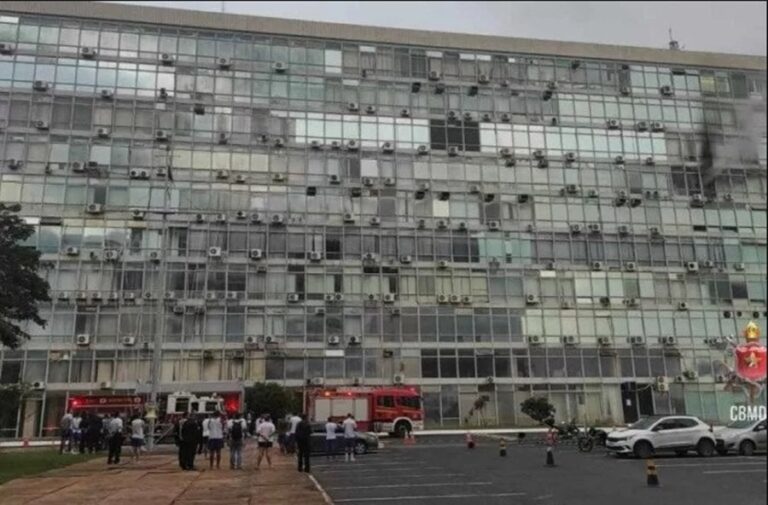 Fire hits Ministry of Defense building in Brasilia